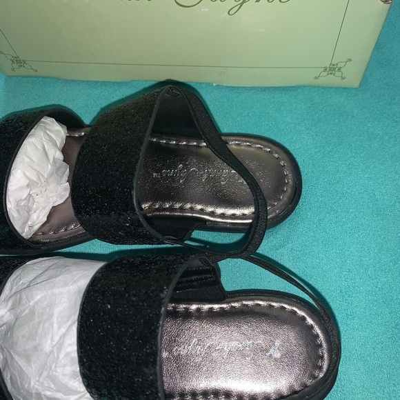 Sarah Jayne Sandals - Picture 4 of 8